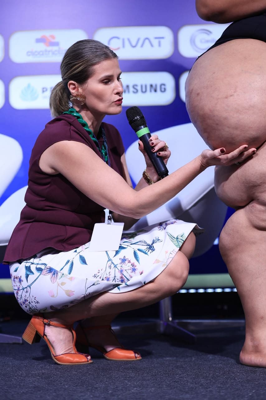 Dra. Jaqueline Baiocchi em atendimento
